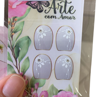 Esmalte Adesivo de Gel vs. Adesivo Tradicional: Qual a Melhor Opção?