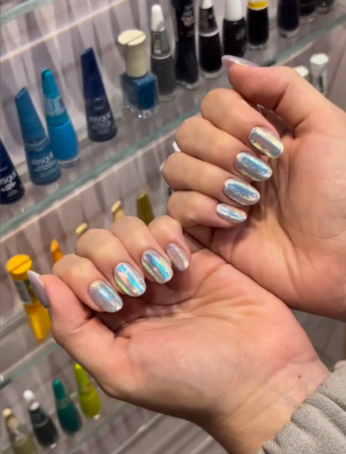 5 ideias de títulos:
1. Desvendando a Anatomia da Unha: Um Guia Completo
2. Matriz Ungueal: A Origem da Sua Unha Saudável
3. Lúnula e Cutícula: Entenda a Proteção das Suas Unhas
4. Doenças e Deficiências Nutricionais: Como Afetam a Unha?
5. Cuidados Essenciais Baseados na Anatomia da Unha