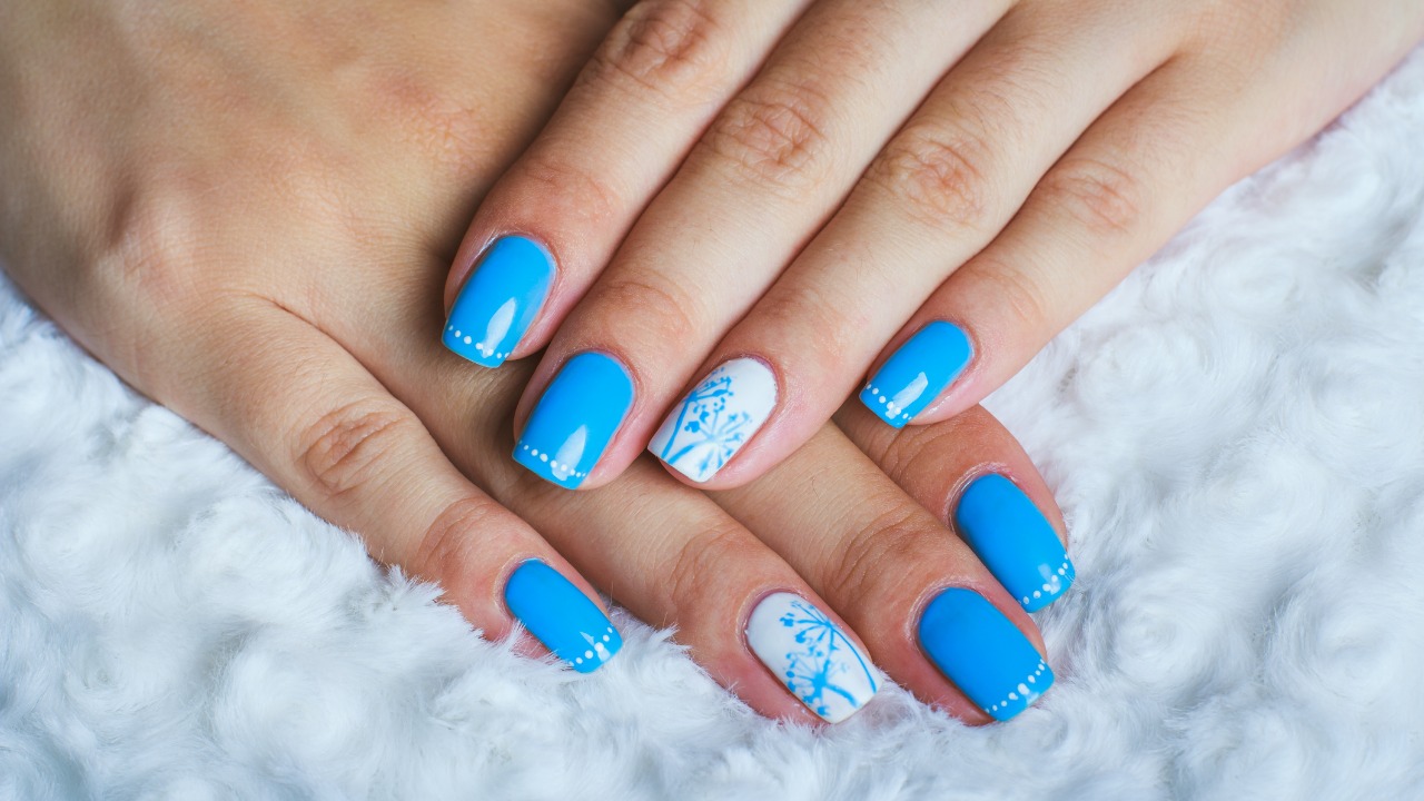 ideias de unhas decoradas azul para inspiração