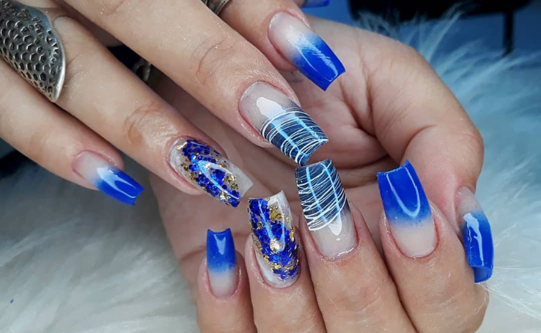 ideias de unhas decoradas azul para inspiração
