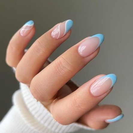 Esmalte azul claro com branco