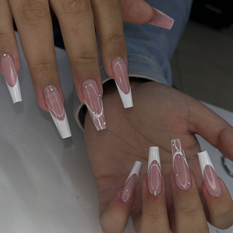 unha bailarina em gel decorada