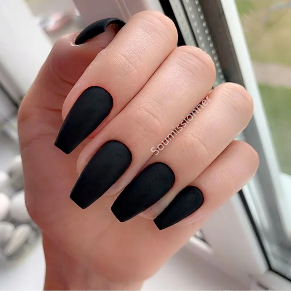 Unhas Coffin vs Stiletto: Qual o Melhor Formato para Você?