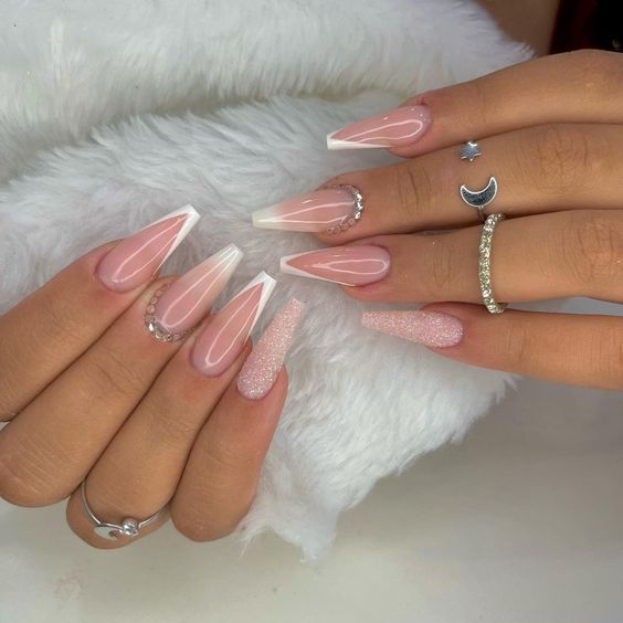 Inspirações de Unhas Bailarina: Tendências para 2024/2025