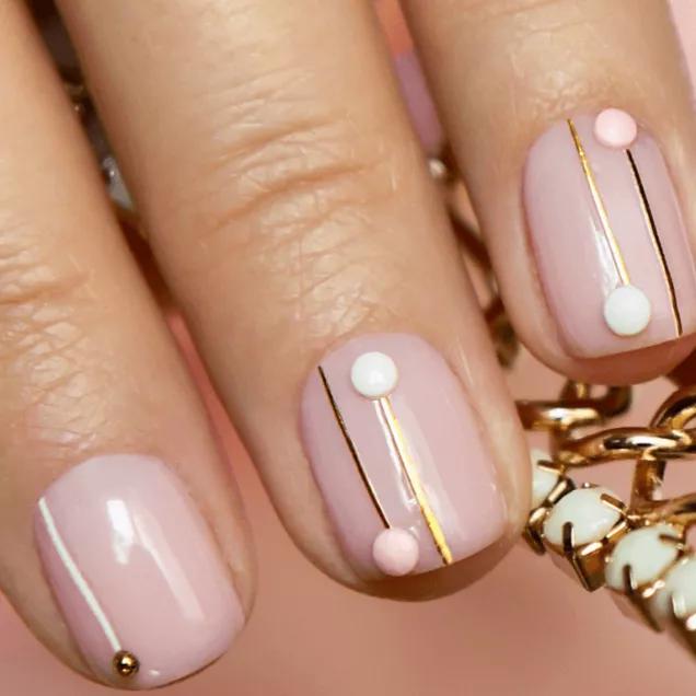 banho de gel na unha curta fotos