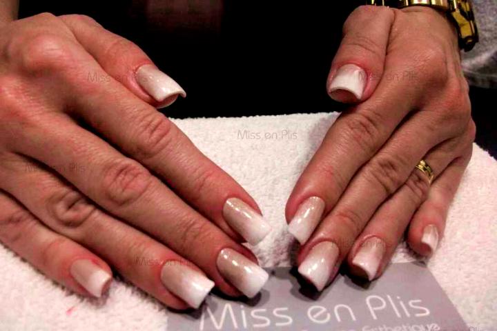 banho de gel unha curta descola o que fazer