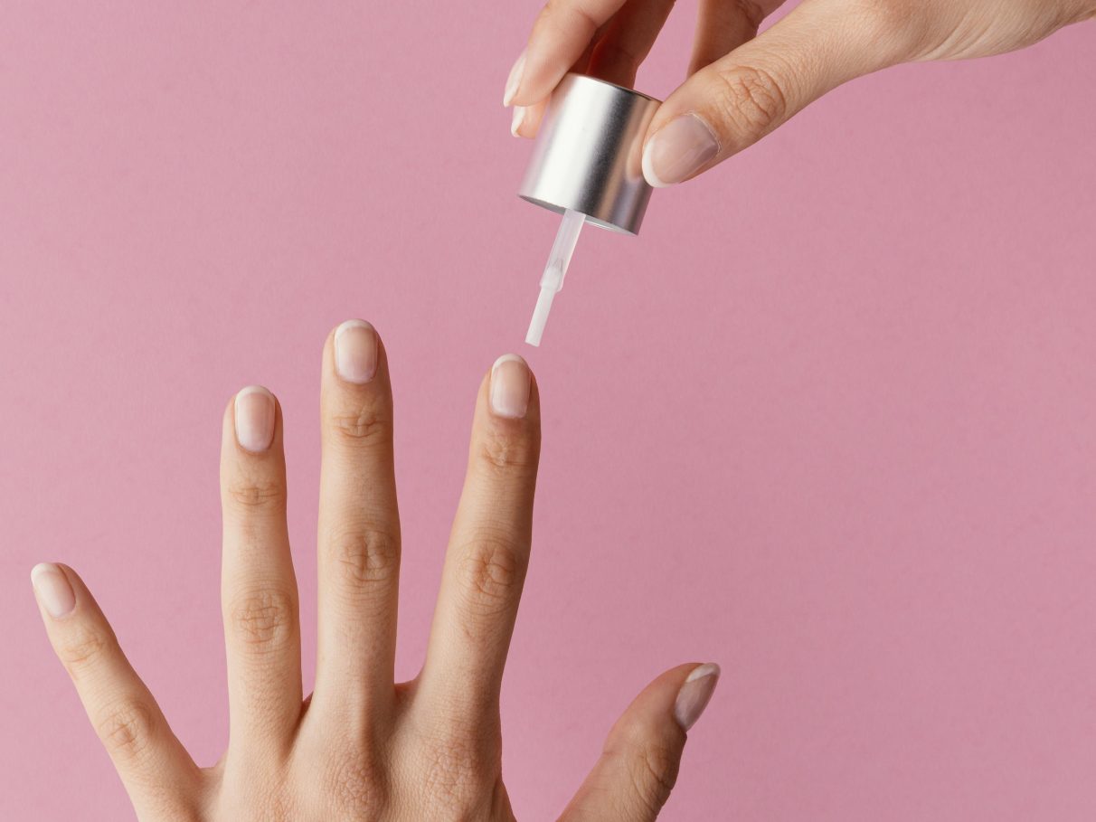 5 ideias de títulos:
1. Base Fortalecedora: O Guia Completo para Unhas Fortes e Saudáveis
2. Unhas Quebradiças? Descubra os Benefícios das Bases Fortalecedoras
3. Risqué Care Nail Booster vs. Nutribomba: Qual a Melhor Base para Você?
4. SOS Unhas Fracas: Como Escolher a Base Fortalecedora Ideal
5. Top 5 Bases Fortalecedoras para Transformar Suas Unhas