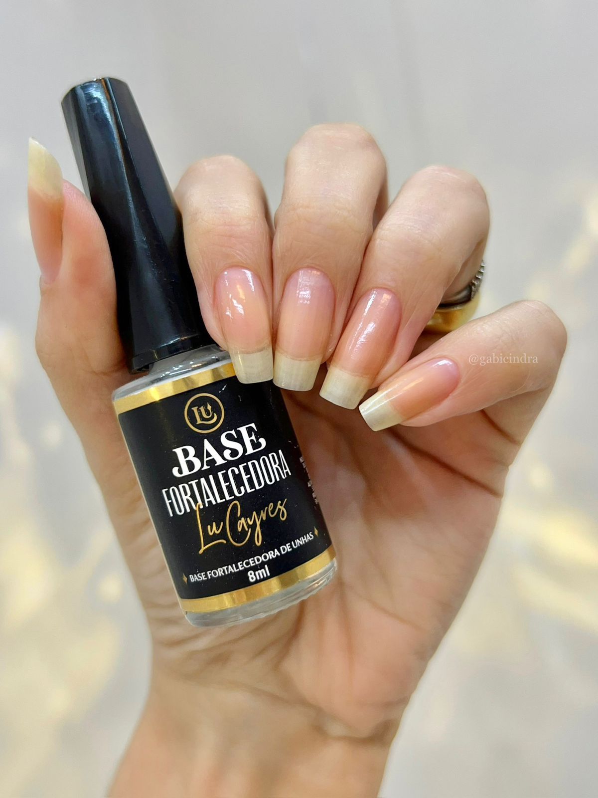 Guia Completo: Como Escolher a Melhor Base Fortalecedora para Suas Unhas