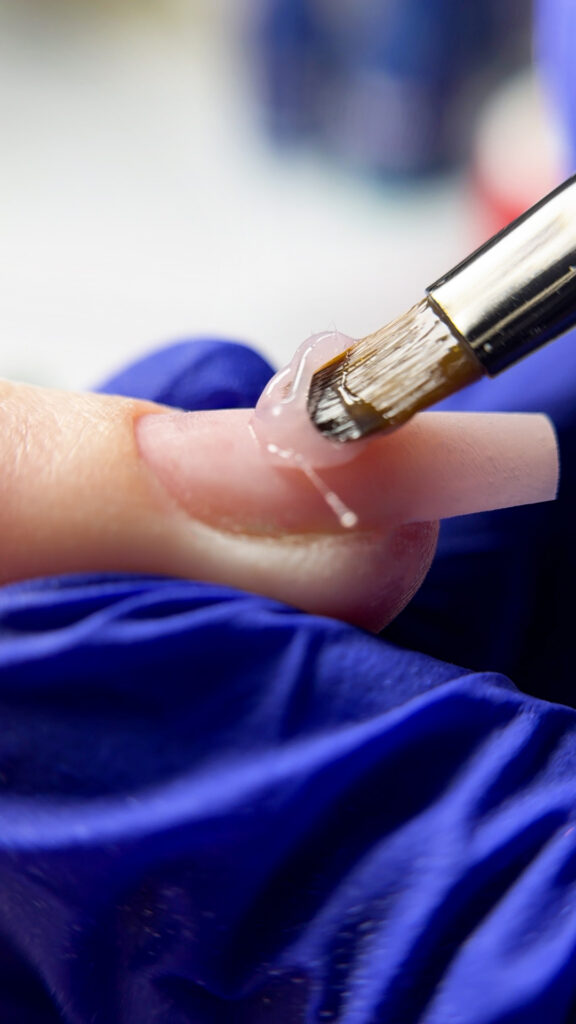 como fazer banho de gel nas unhas naturais