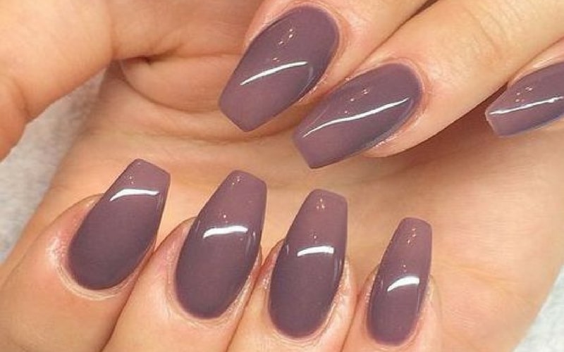 aplicação de gel em unhas naturais