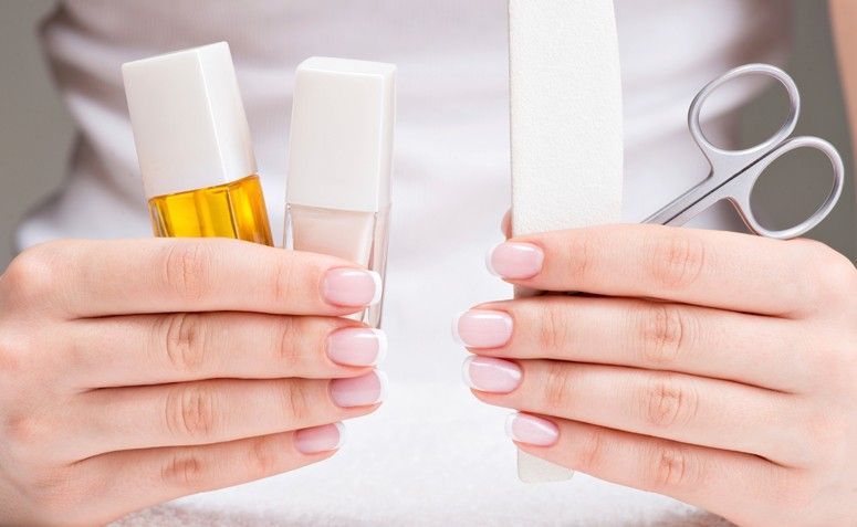 Os Melhores Produtos Essenciais para Fazer as Unhas em Casa