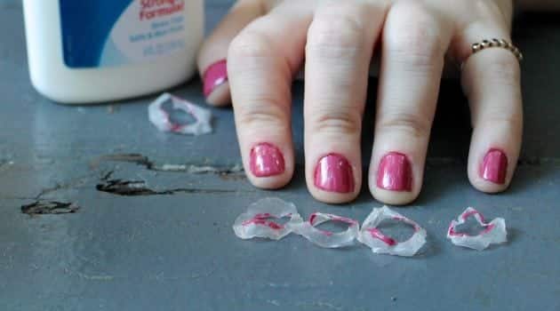 como pintar unha com esmalte claro