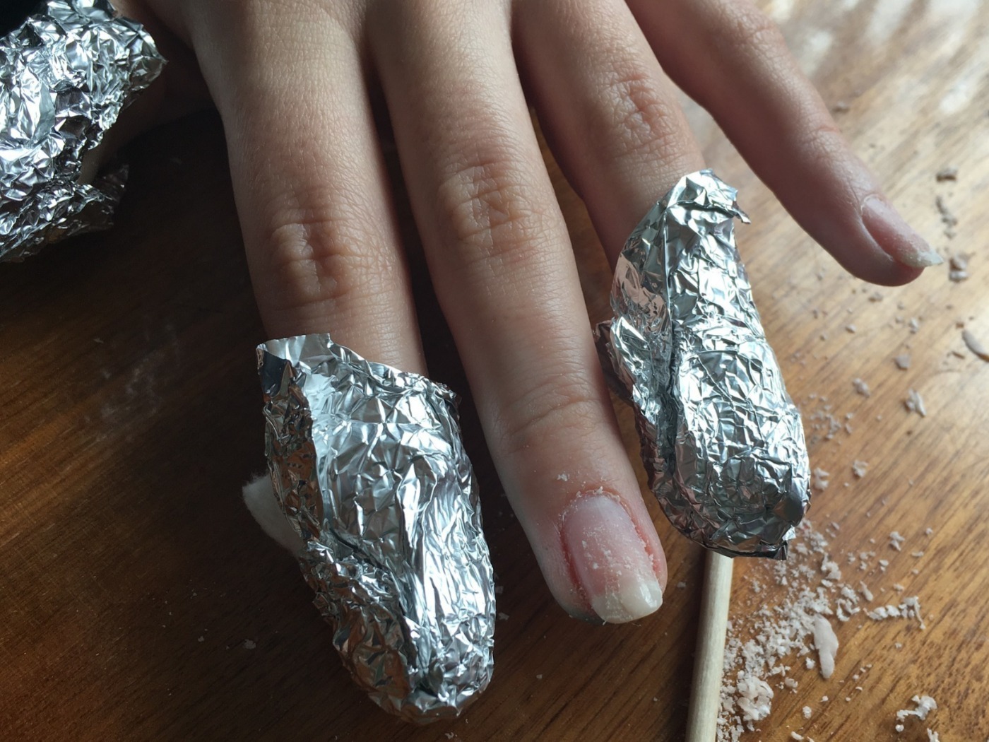 erros comuns ao tirar unha de gel sozinha