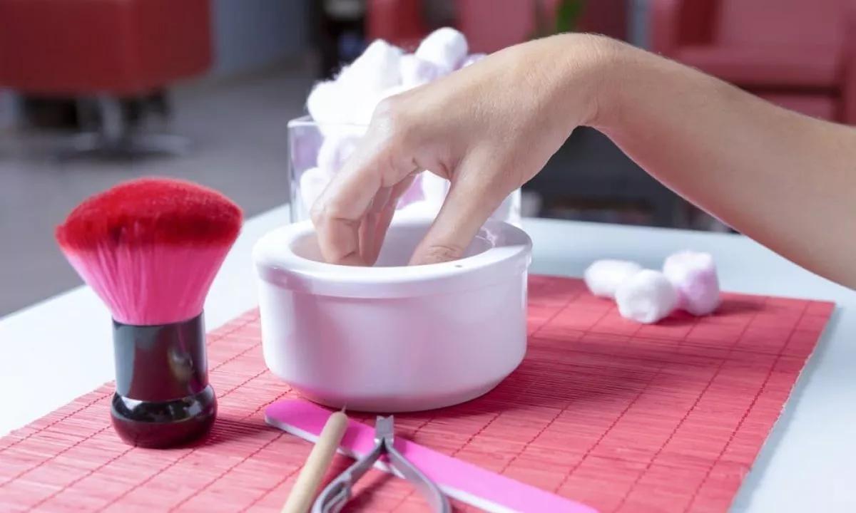 cuidados pós remoção de cola de unha