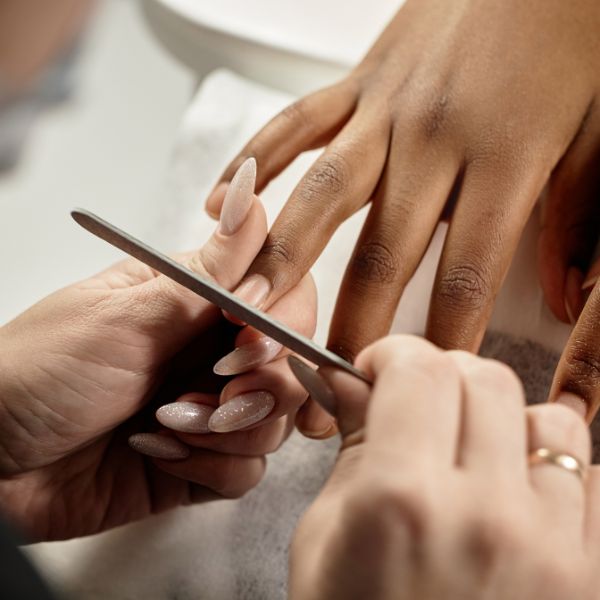 quanto custa remover esmalte em gel no salão ou em casa