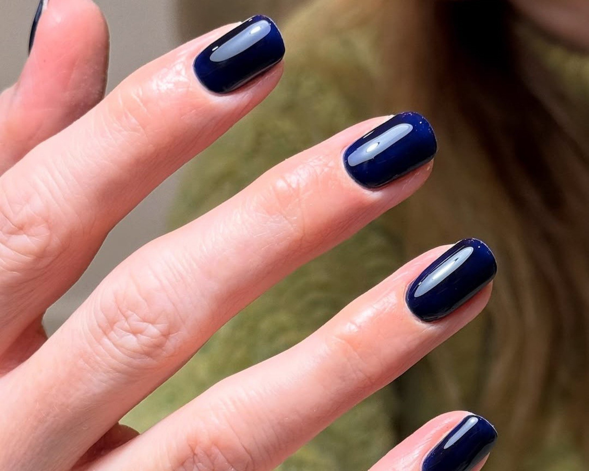 cores de esmalte que alongam as mãos