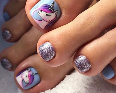 esmalte vermelho ou nude para unhas do pe