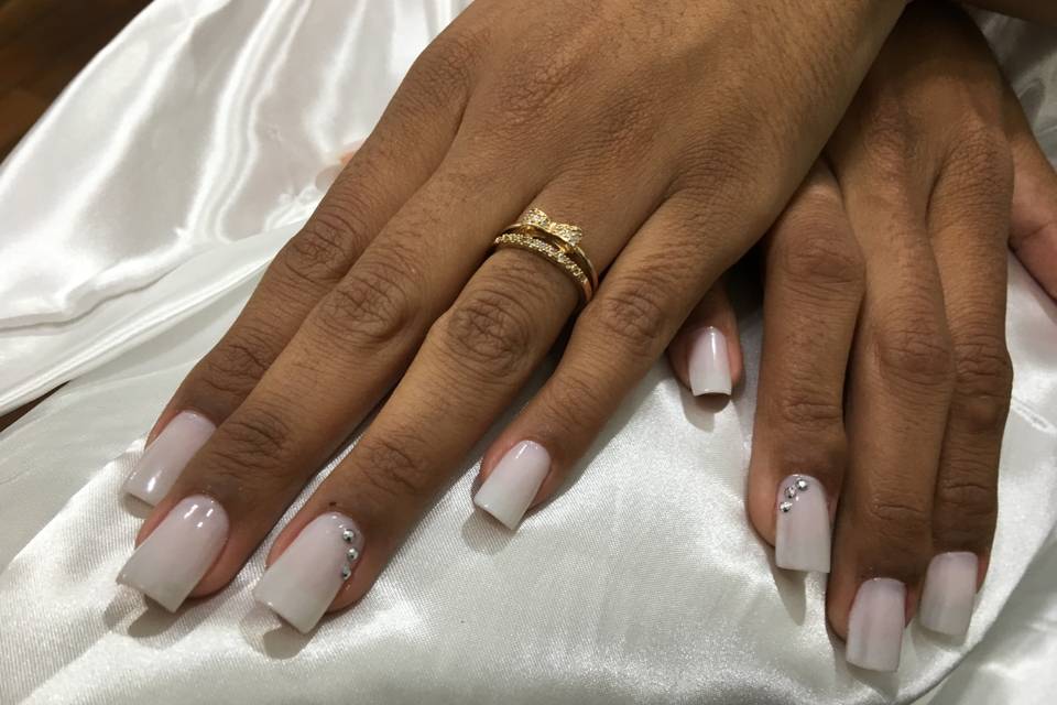 qual cor de esmalte usar com vestido verde