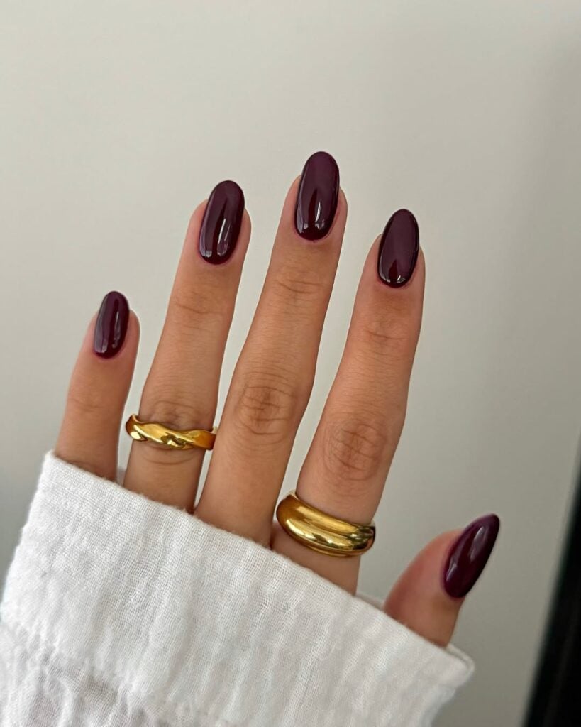 unhas em gel cinza