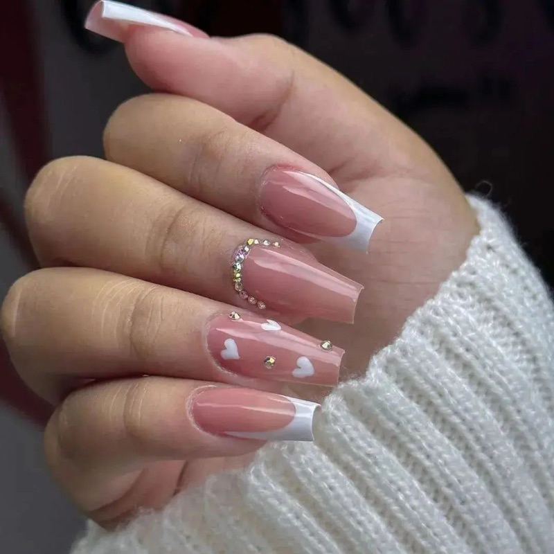 unhas brancas elegantes