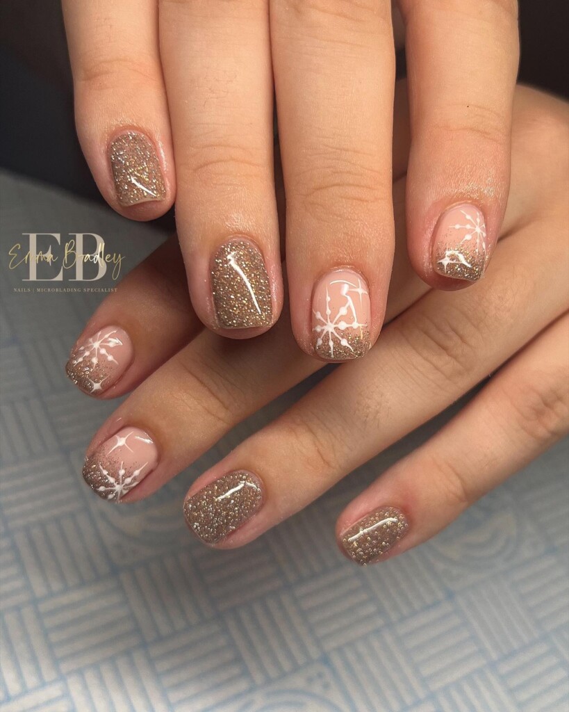 unhas vermelhas com dourado vs unhas minimalistas natal