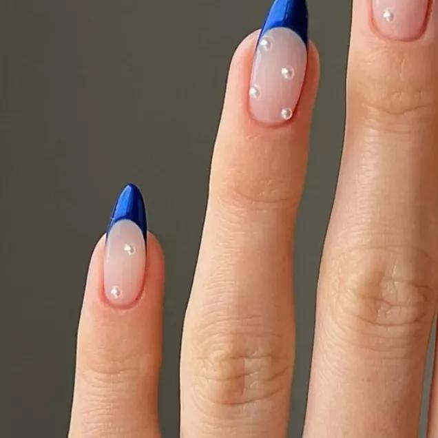 ideias criativas de decoração de unha azul simples para iniciantes