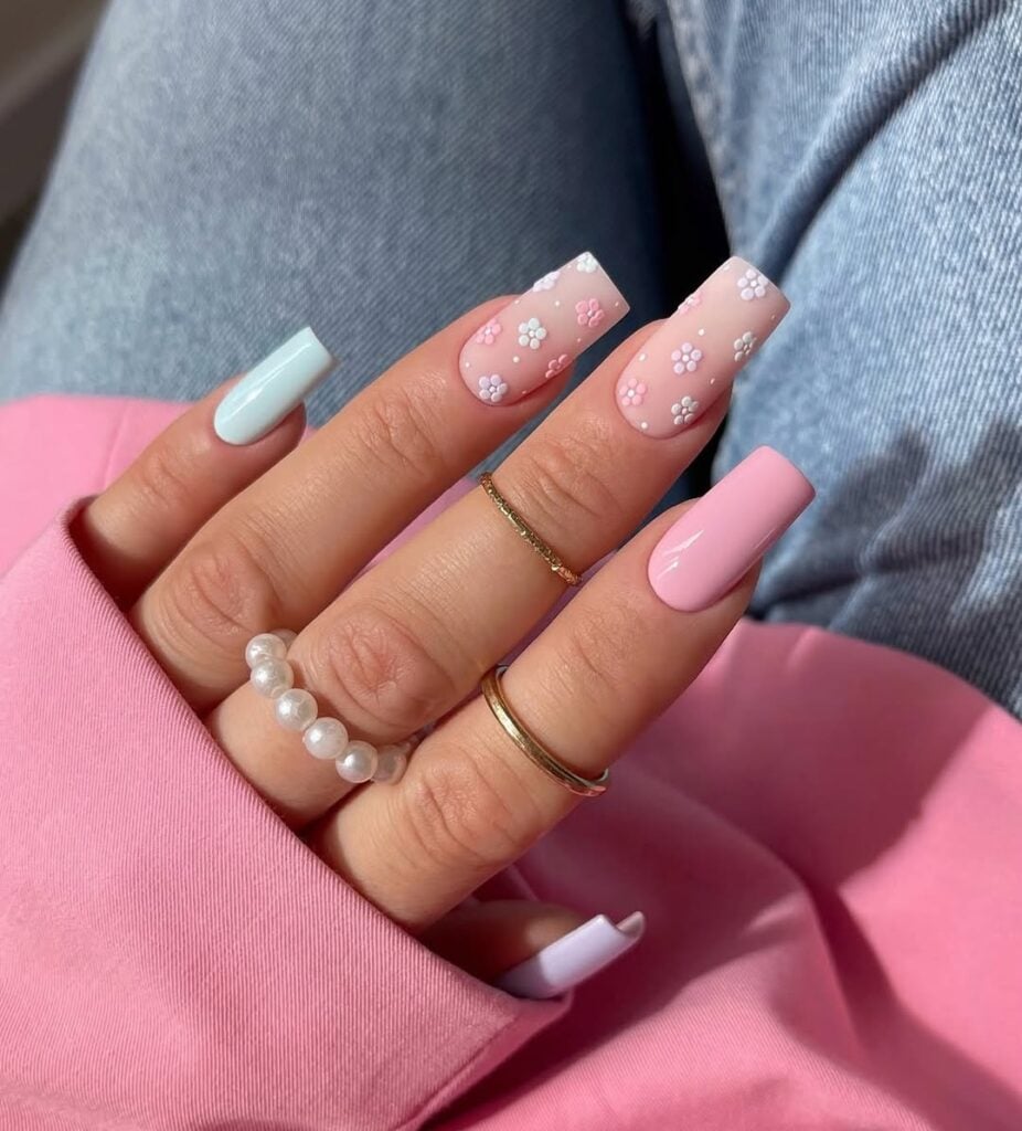 unhas claras com esmalte branco