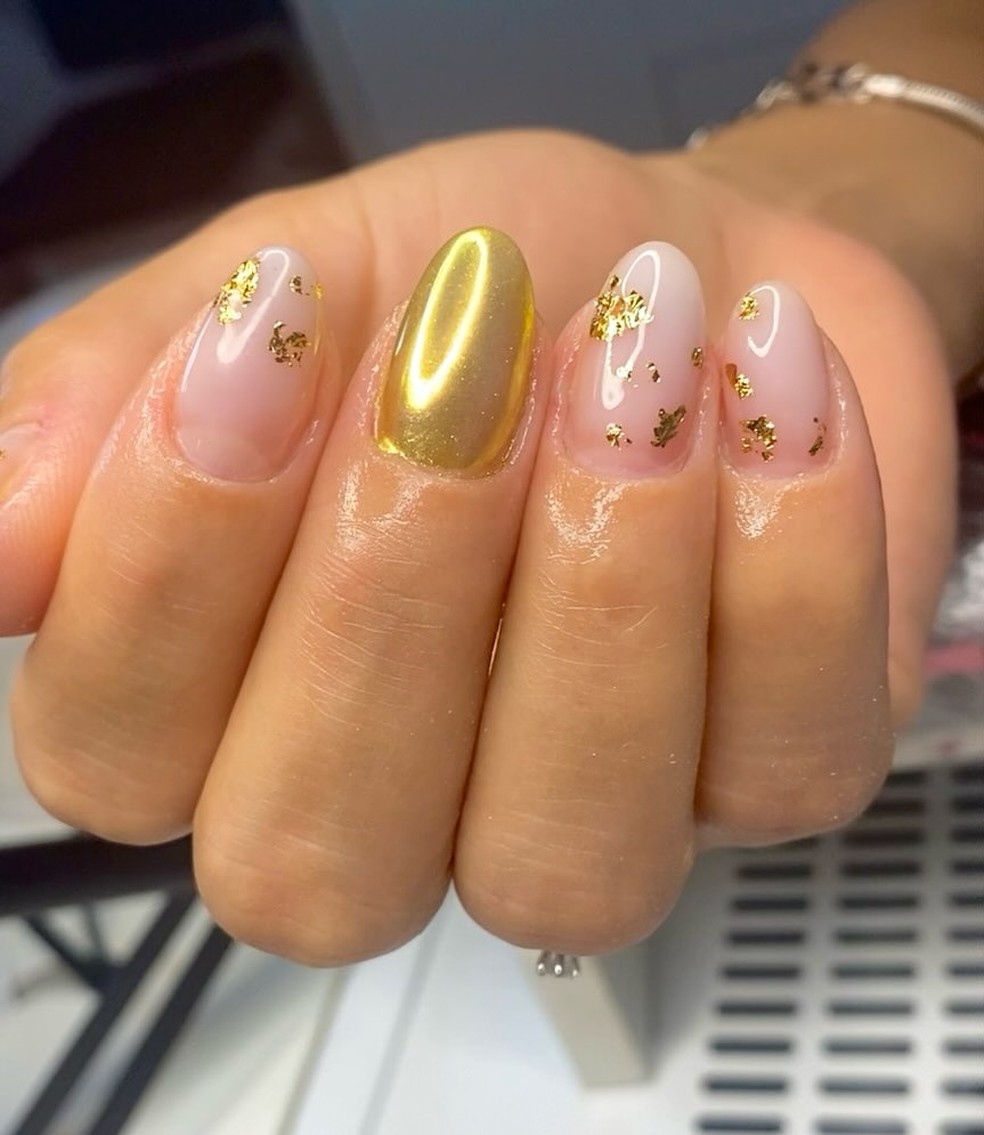 erros comuns ao aplicar folha de ouro nas unhas