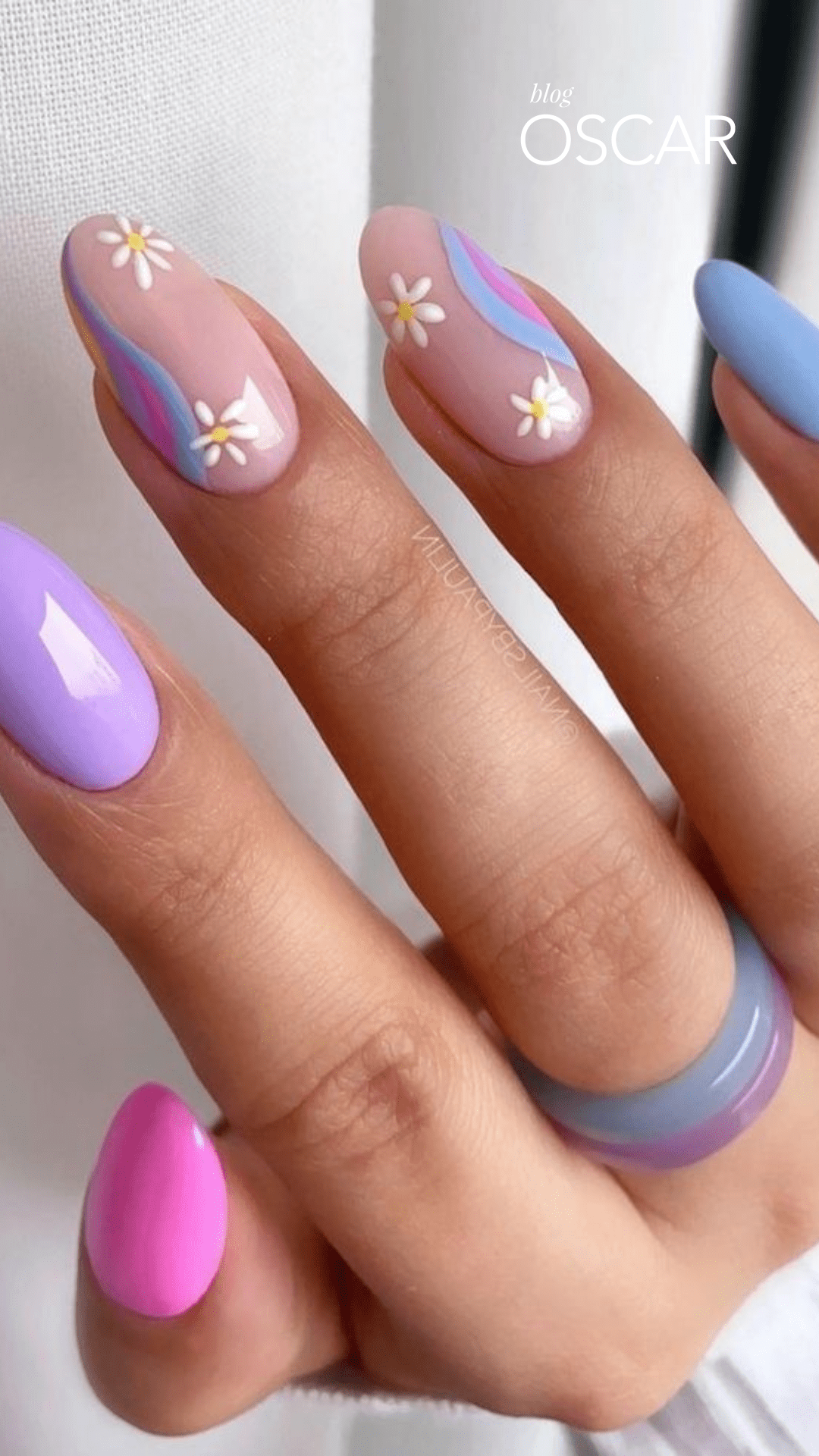 decoração de unha em gel amendoada