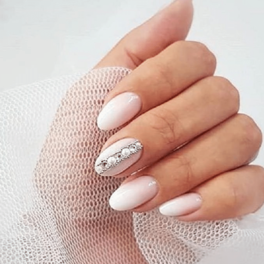 ideias de unhas em gel branca para noivas
