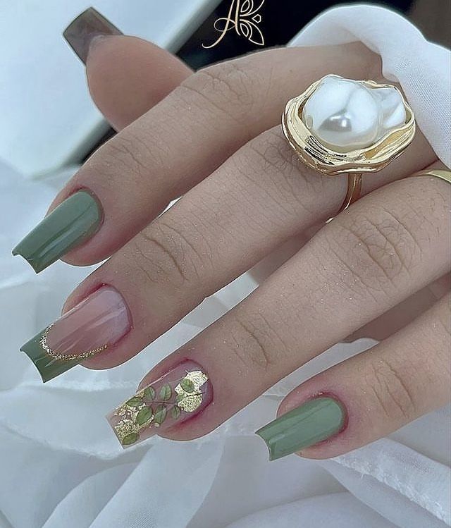 unha em gel verde efeito jade