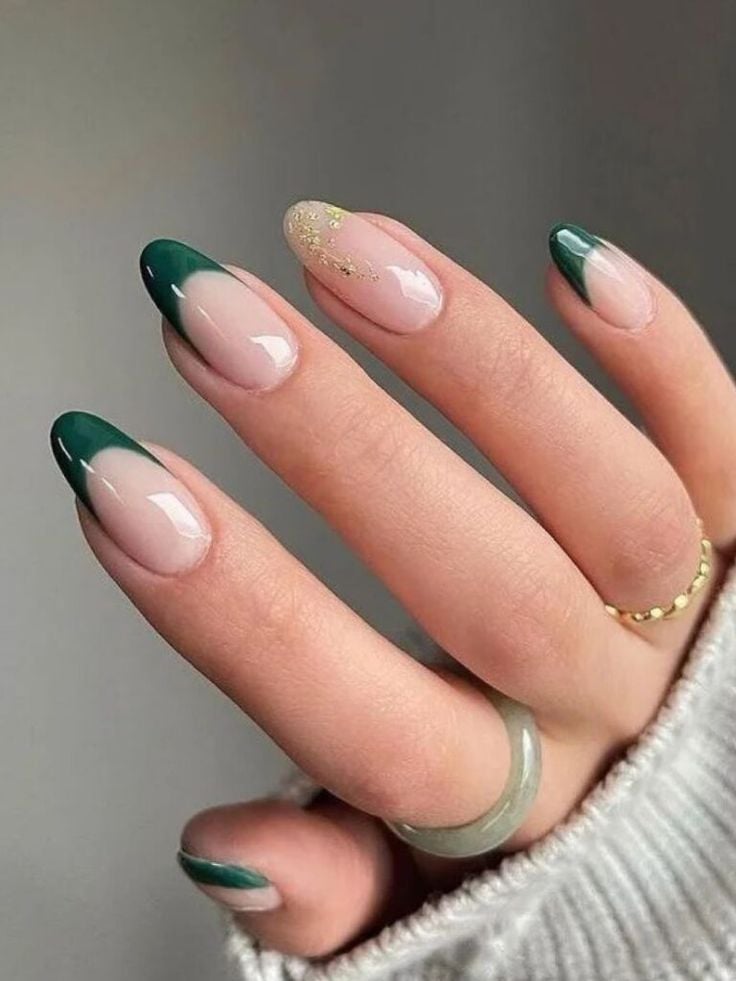 unha em gel verde com glitter
