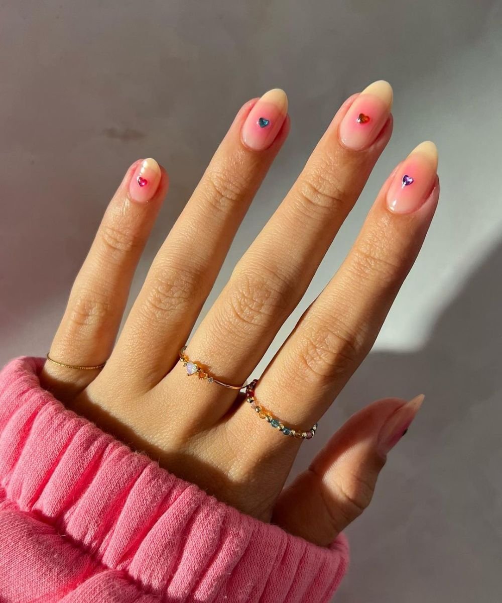 unha natural com esmalte nude