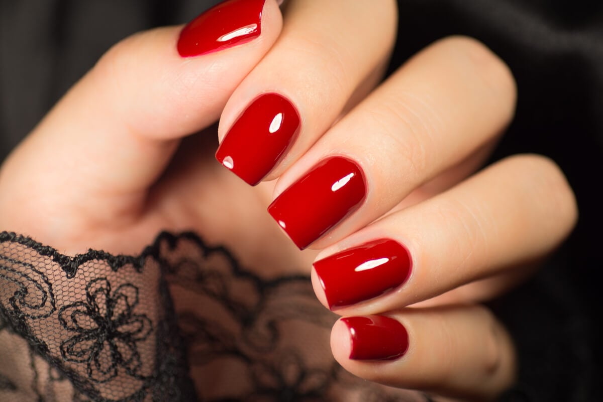 erros comuns ao fazer unhas metalizadas para festas