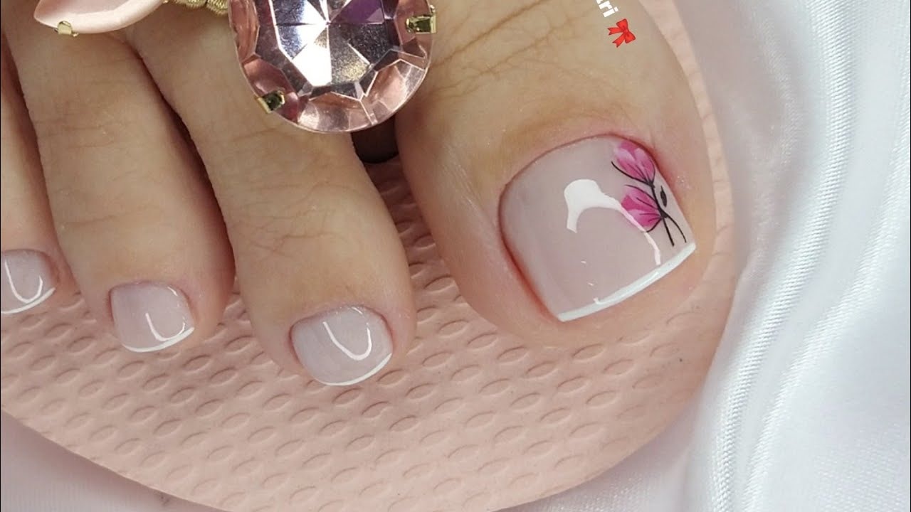 unha do pé decorada vs. unha do pé simples: qual escolher?