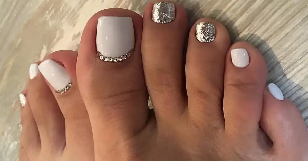 inspirações de decoração de unha do pé com flores