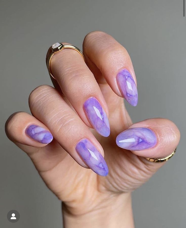 5 Ideias de Unhas Roxas para um Visual Sofisticado