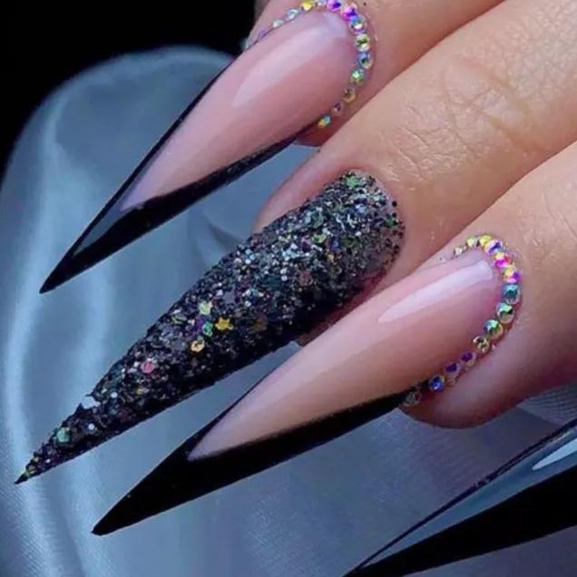 Unhas Stiletto com Animal Print: O Toque Selvagem para o Seu Look