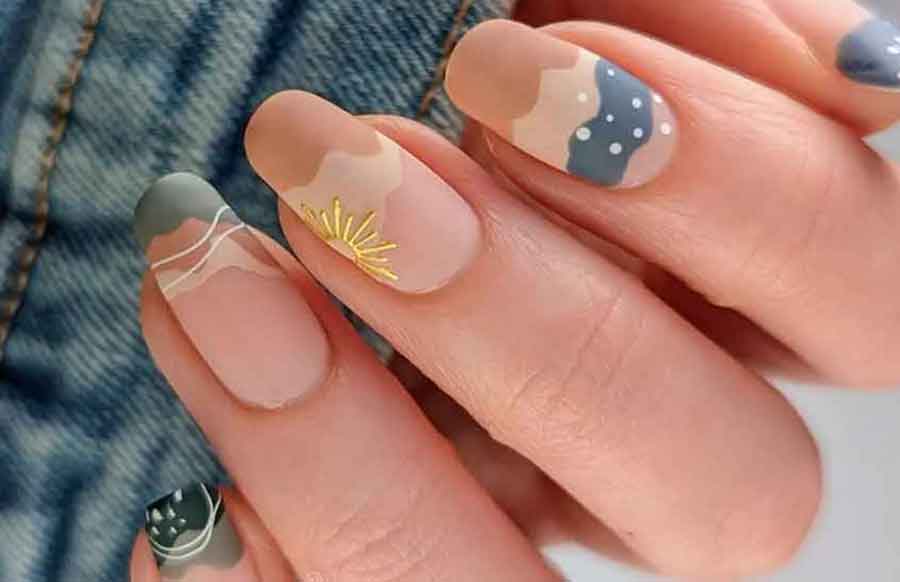 5 ideias de títulos:
1. Unhas de Gel 2026: O Guia Completo das Tendências Minimalistas
2. Micro Francesinha e Cloud Dancer: Os Segredos das Unhas Elegantes em 2026
3. Do Clássico ao Moderno: Descubra os Formatos e Designs de Unhas em Gel para 2026
4. Glitter Flocado e Tons Terrosos: A Nova Paleta de Cores para Unhas de Gel em 2026
5. Unhas Naturais e Sofisticadas: Como Apostar nas Tendências de Gel para 2026