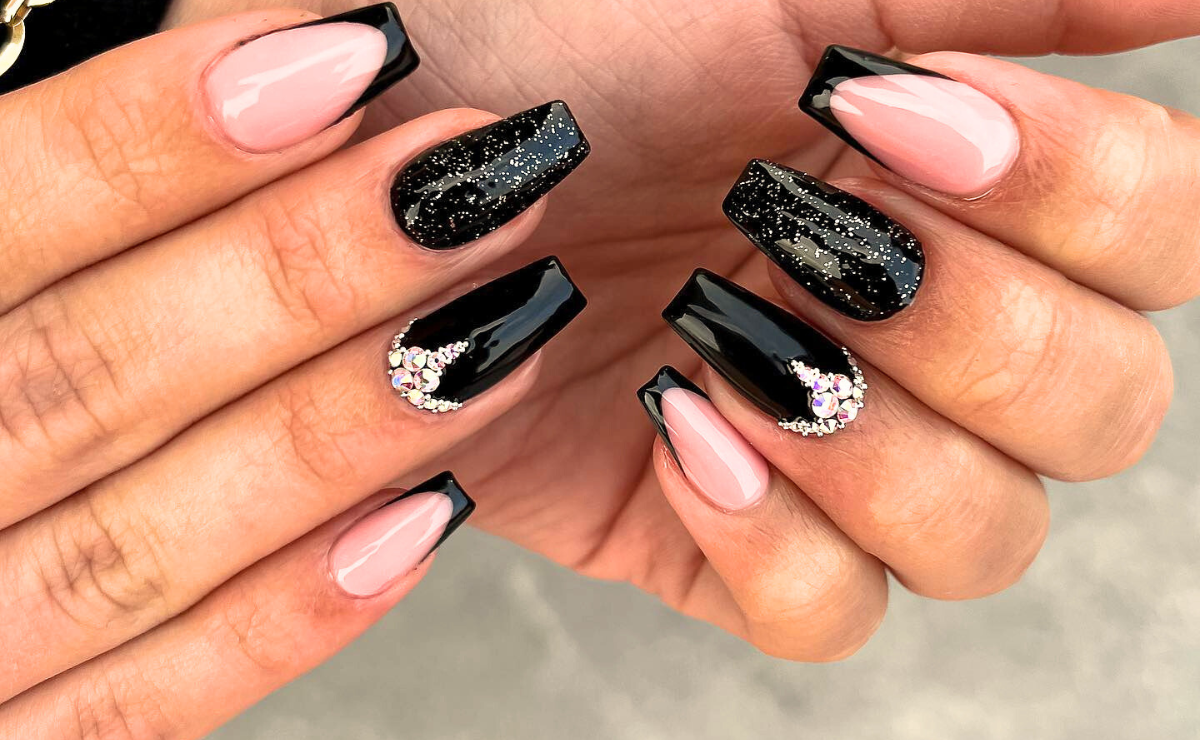 5 ideias de títulos para posts sobre unhas pretas:
1. Unhas Pretas: 7 Estilos Incríveis para Arrasar em Qualquer Ocasião
2. Do Minimalista ao Luxo: Como Usar Unhas Pretas Decoradas a Seu Favor
3. Tendências 2025: As Unhas Pretas Mais Chiques e Modernas
4. Unhas Pretas com Glitter e Pedrarias: Brilho e Sofisticação Garantidos
5. Guia Completo: Dicas e Inspirações para Unhas Pretas Perfeitas
