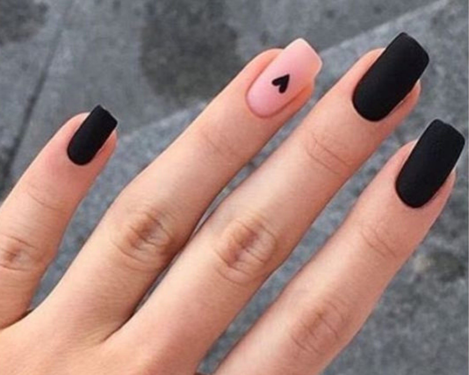 5 ideias de títulos para posts sobre unhas pretas:
1. Unhas Pretas: 7 Estilos Incríveis para Arrasar em Qualquer Ocasião
2. Do Minimalista ao Luxo: Como Usar Unhas Pretas Decoradas a Seu Favor
3. Tendências 2025: As Unhas Pretas Mais Chiques e Modernas
4. Unhas Pretas com Glitter e Pedrarias: Brilho e Sofisticação Garantidos
5. Guia Completo: Dicas e Inspirações para Unhas Pretas Perfeitas