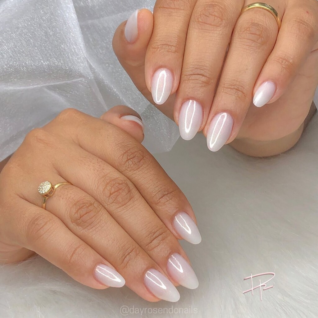 unhas em gel branca para casamento
