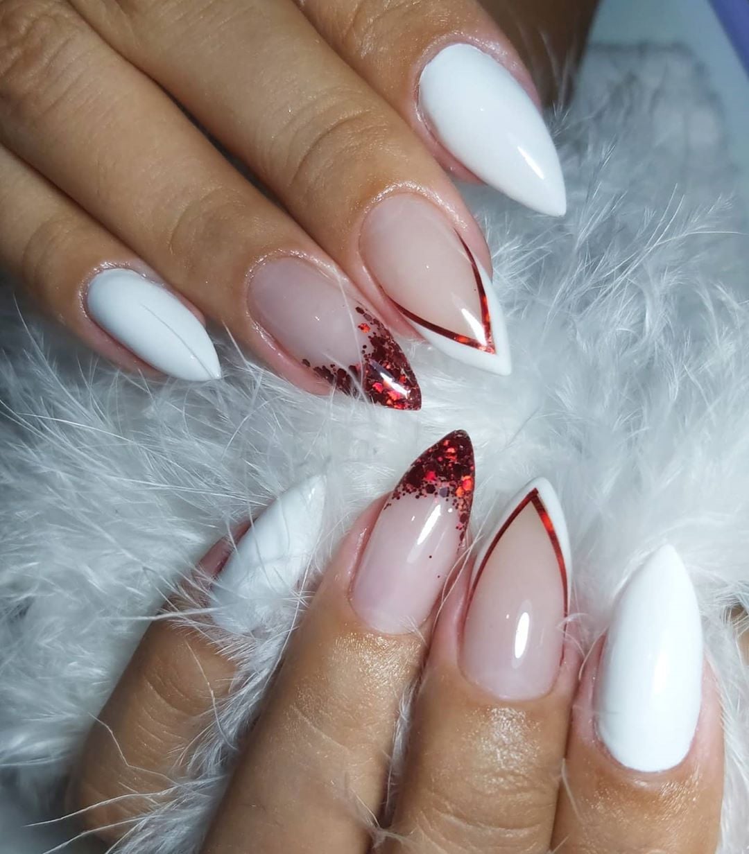 unhas em gel brancas com glitter