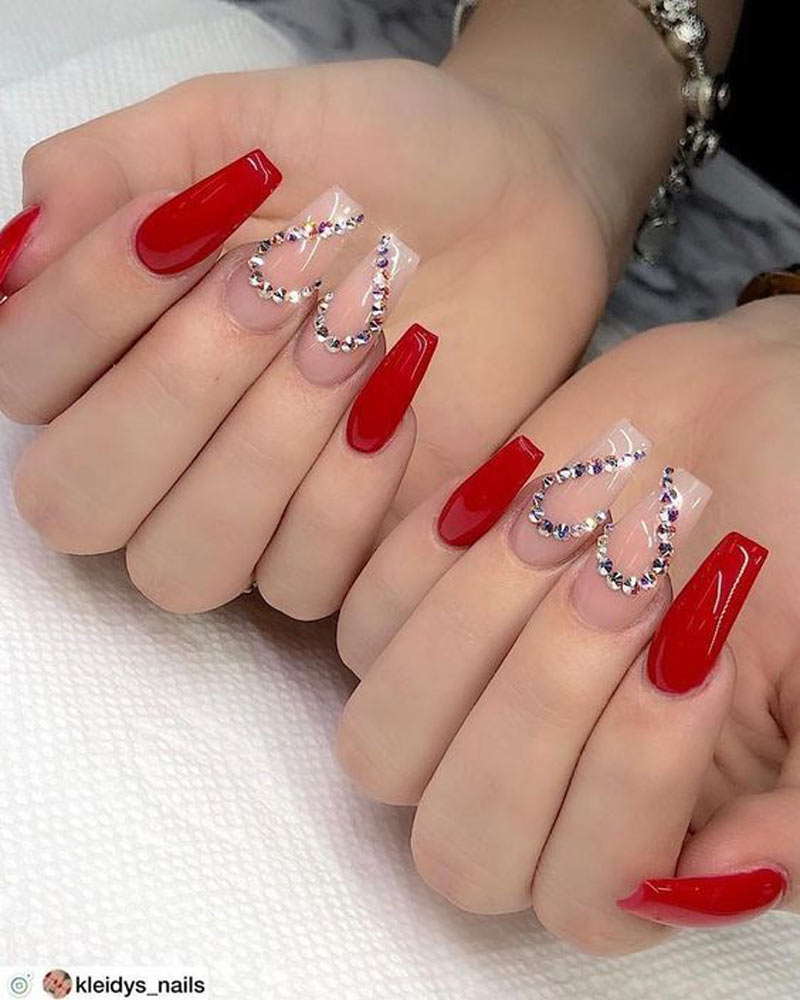 unha gel vermelha decorada amendoada