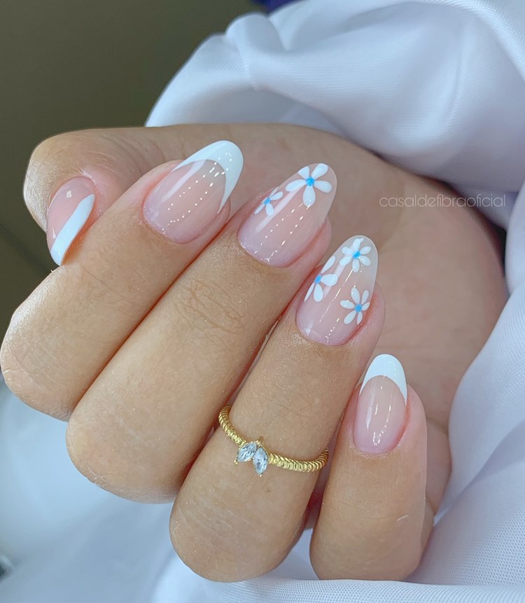 unha de gel decorada minimalista
