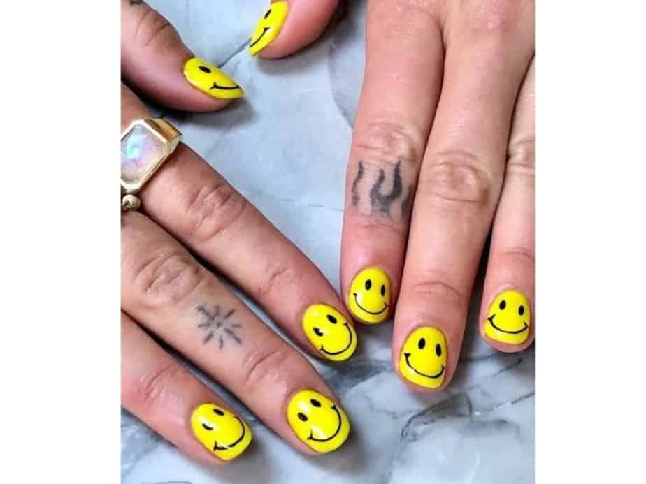 uma Declaração!
2. Emoji Unha: Como Usar o 💅 para Expressar Atitude e Confiança
3. Nail Art Emoji: Tendências e Inspirações para Unhas Divertidas
4. O Poder da Geração Z: Entendendo Combinações de Emojis como 👁️👄👁️💅
5. Variações de Pele no Emoji 💅: Representatividade e Inclusão Digital