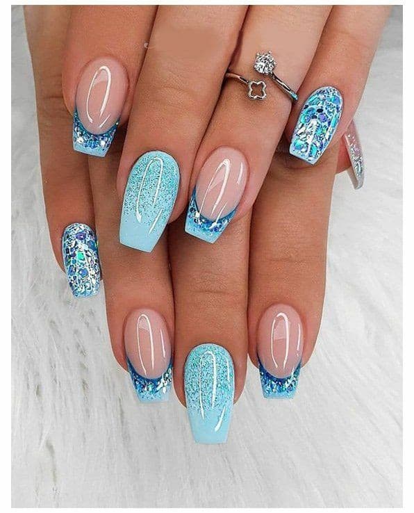 erros comuns ao fazer unha encapsulada azul