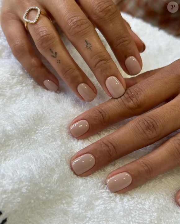 como escolher esmalte cor de unha natural para pele fria