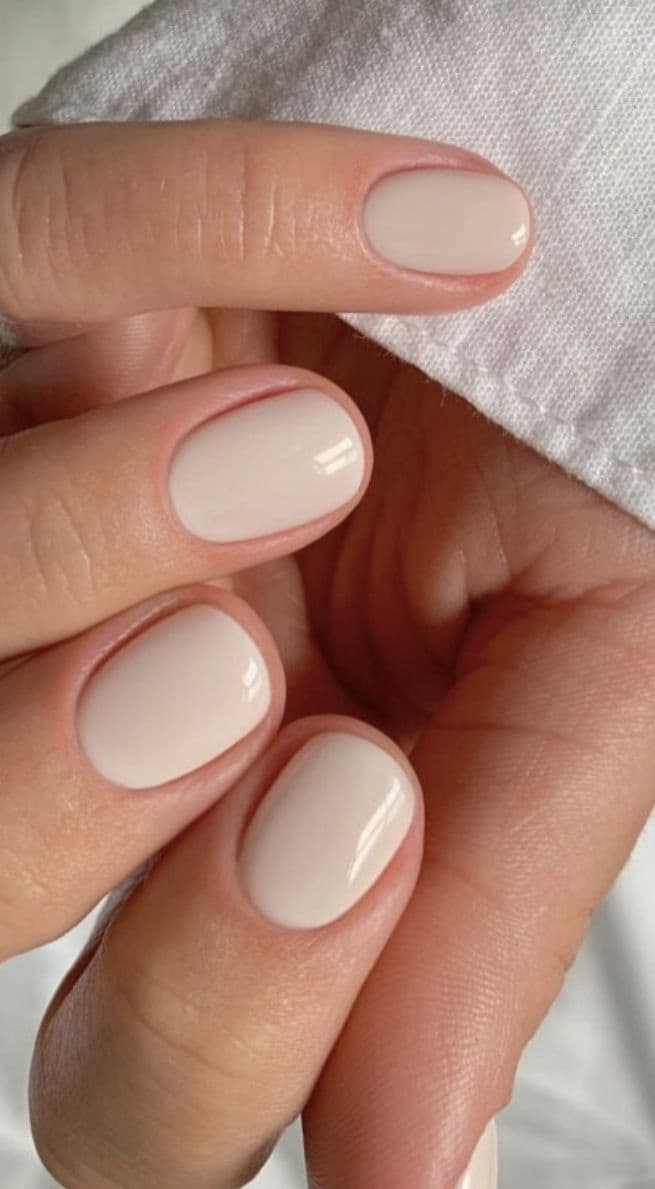 esmalte escuro para unhas curtas