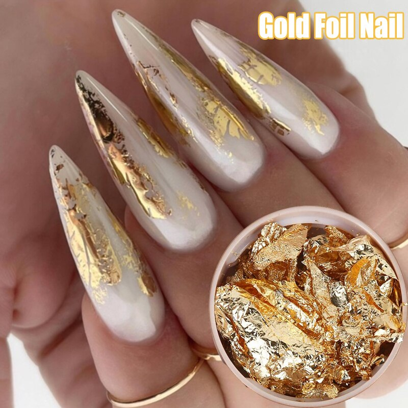 Unhas com folha de ouro